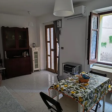 Casa Titti. Intero - *