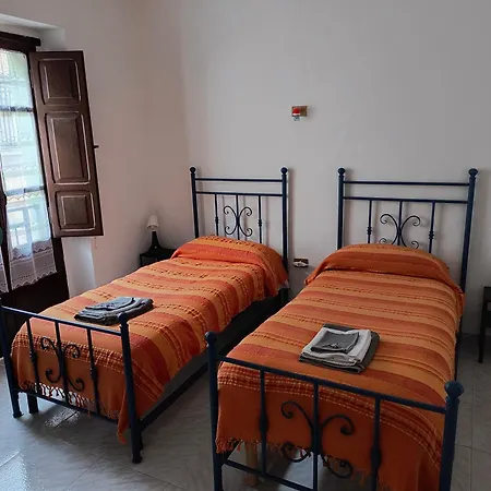 Casa Titti. Intero -