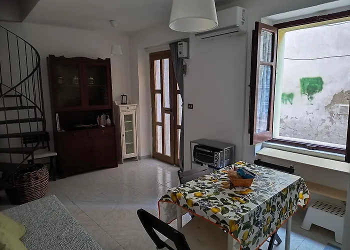 Casa Titti. Intero - *